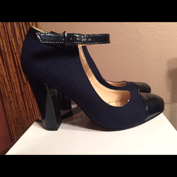 NIB Nine West Patsyo Cap toe Blue & Black Pump Sz5 - Picture 2 of 4
