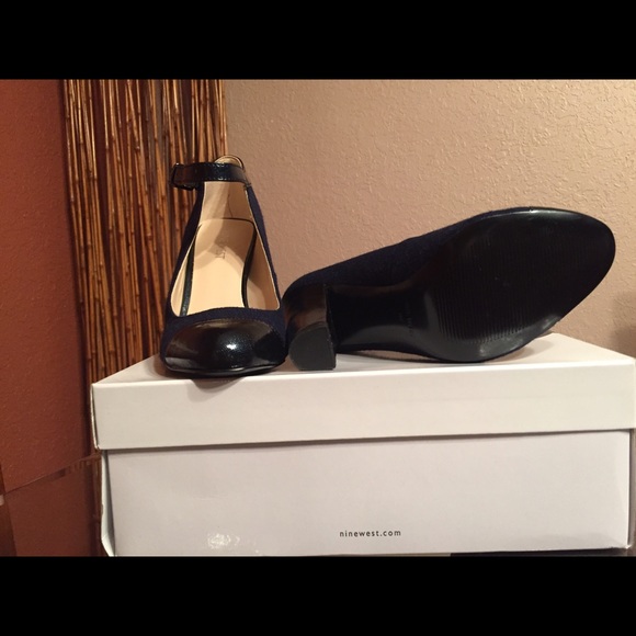 NIB Nine West Patsyo Cap toe Blue & Black Pump Sz5 - Picture 3 of 4