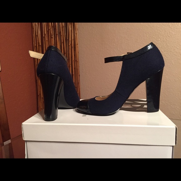NIB Nine West Patsyo Cap toe Blue & Black Pump Sz5 - Picture 4 of 4