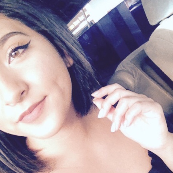 Meet your Posher, Elizabeth