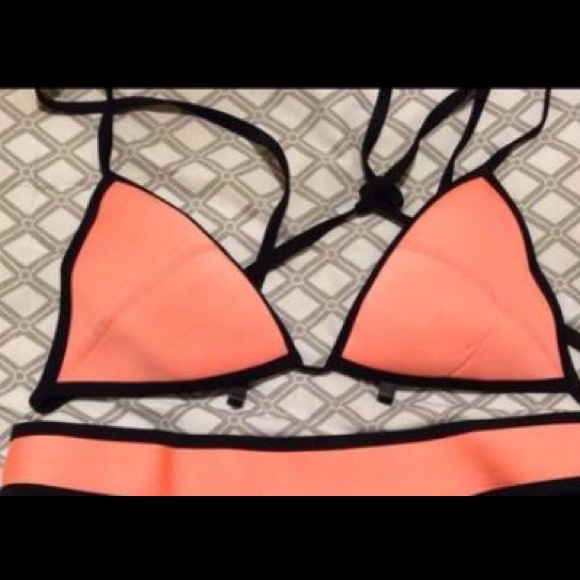 TRIANGL bathing suit top size L