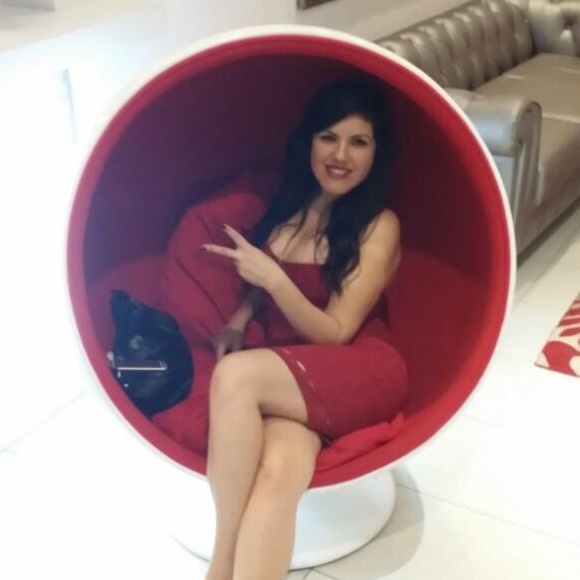 Meet your Posher, Alicia - Picture 3 of 3