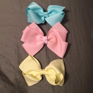 Soft colored bows.