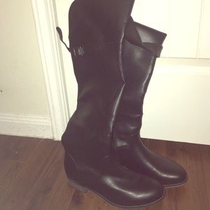 Black knee boots