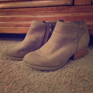 Boutique bootie beige