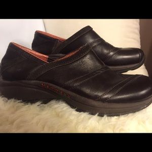Dark brown Merell slip ons