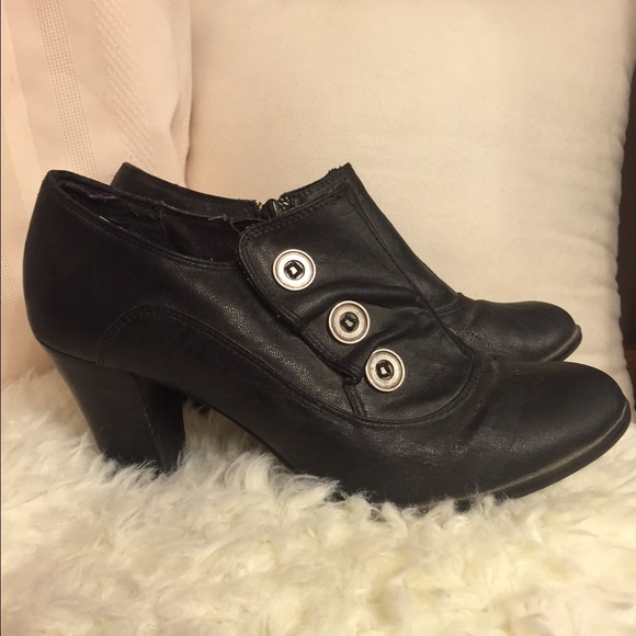 Cute black booties!