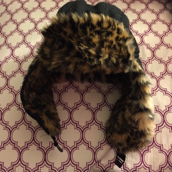 Warm hat - Picture 3 of 3