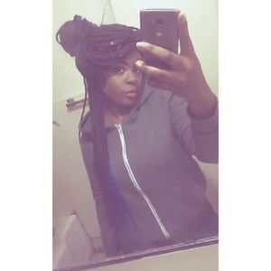 Meet your Posher, Johnia