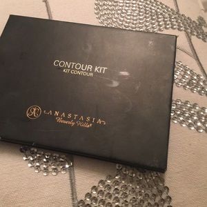 USED ANASTSIA CONTOUR KIT