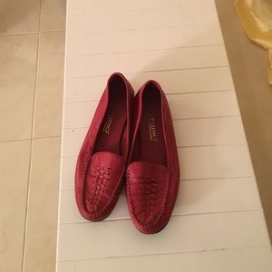 Red flat leather shoes