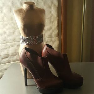 Chinese Laundry heel NWOT