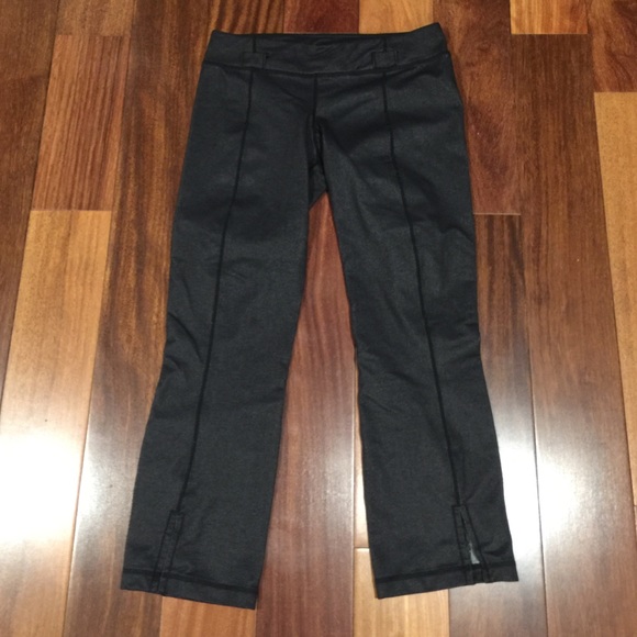 ✨Sold✨Lululemon black crop pant (no belt)