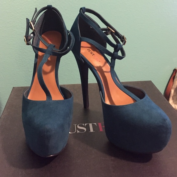 JustFab Shoes - BRAND NEW T-strap platform heels