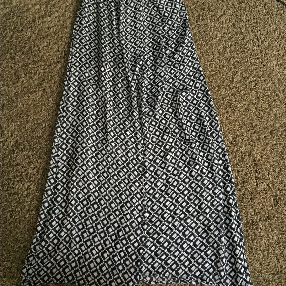 black and whit maxi skirt with slit