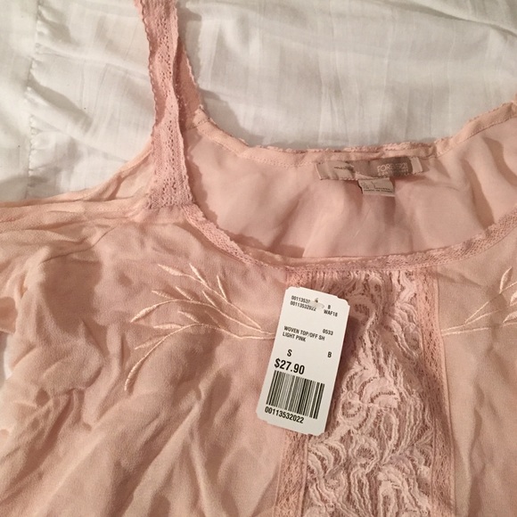 **SOLD**NWT Trendy open-shoulder top!! - Picture 2 of 4