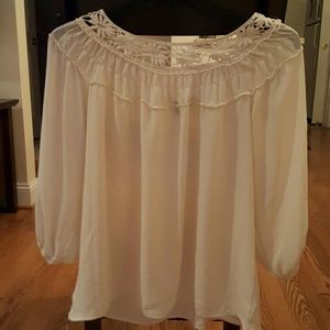 🎀 EUC Lace Detailed Blouse