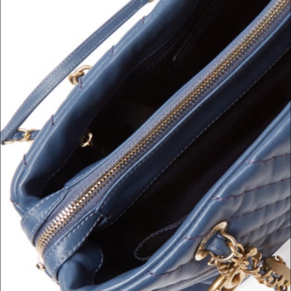 Like new! Vintage Chanel Navy chevron - Picture 2 of 16