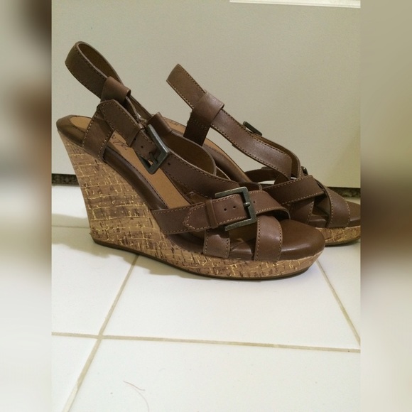 Brown and gold strappy wedges size 7.5