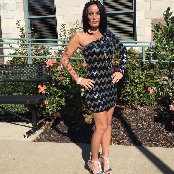 Meet your posher. I prof model. 2016 title winner - Picture 3 of 4