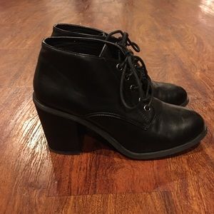 Vintage black Oxford heeled booties