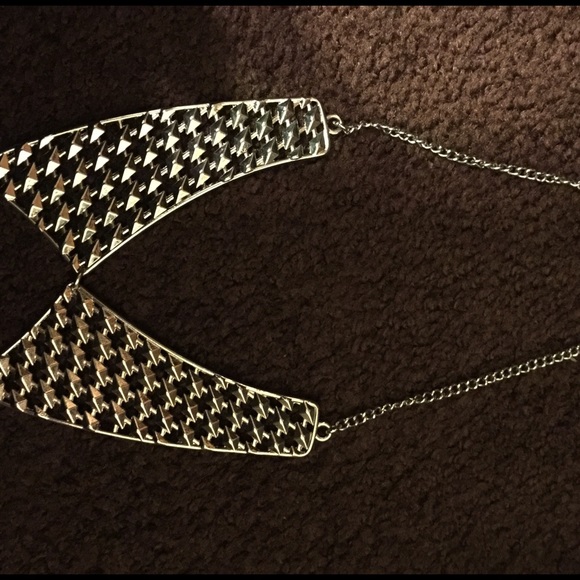 Silver collar necklace