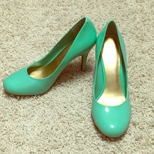 Jessica Simpson round-toe pumps