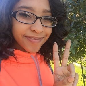 Meet your Posher, Chloe