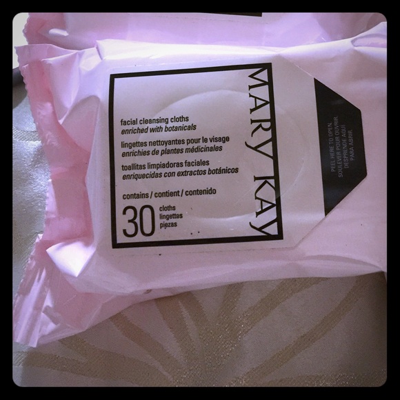 MK cleansing cloths