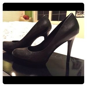 INC Black pumps