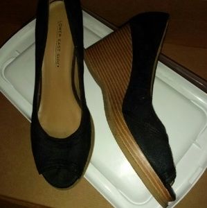 PEEP TOE BLACK WEDGES