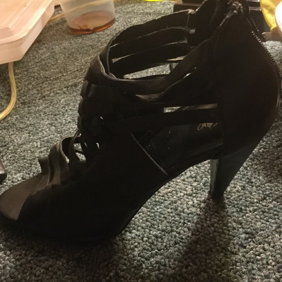 Heels - Picture 2 of 4