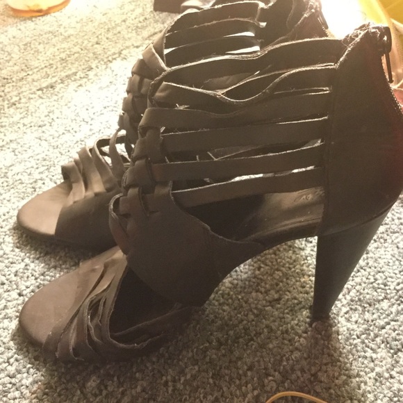 Heels - Picture 3 of 4