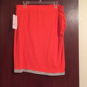 Reversible tube skirt.