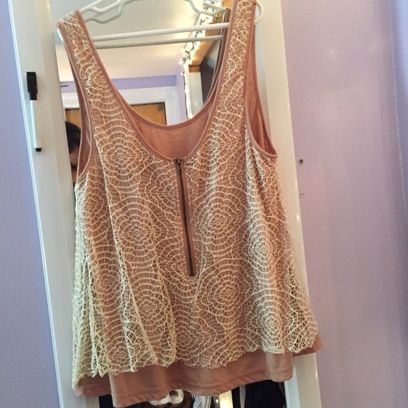 Layered lace tank in pink - Picture 2 of 3