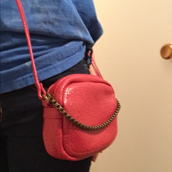 Red purse - Picture 2 of 2