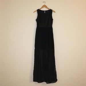 FOREVER 21- Black Maxi Dress