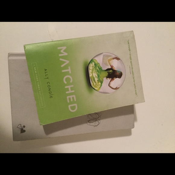 Books - Picture 3 of 3