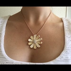 Rose Gold Daisy Necklace