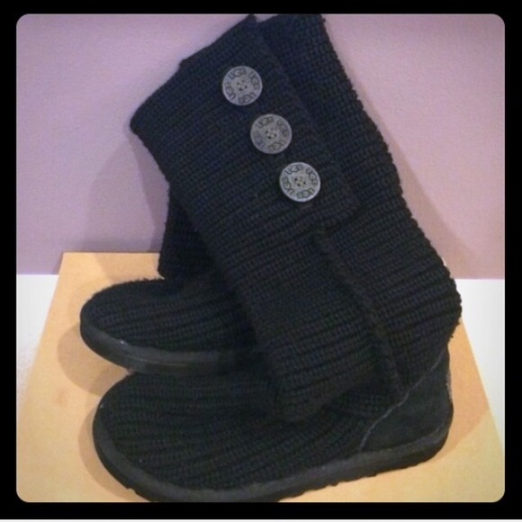 Black knit ugg