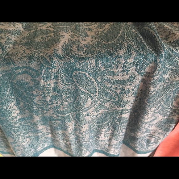 🌺Three Spring-colored Scarfs /Wraps 🌺 - Picture 3 of 3