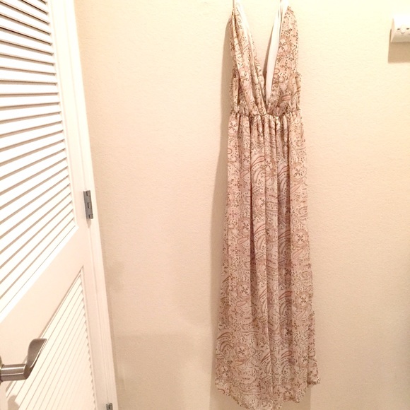 H&M Dresses & Skirts - NEW H&M paisley maxi dress H&M Dresses & Skirts - NEW H&M paisley maxi dress