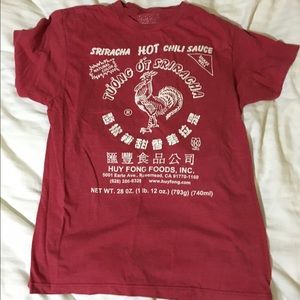 SRIRACHA BOTTLE GRAPHIC TEE