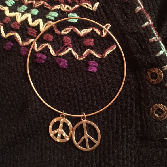 Silver Peace Sign Bracelet ☮