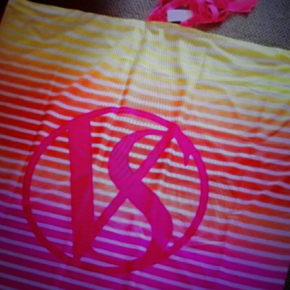 NWT Victorias secret beach blanket - Picture 3 of 3