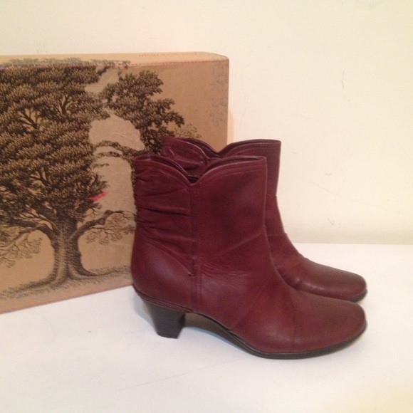 NEW!! Cobb Hill Leather Boots Size 9