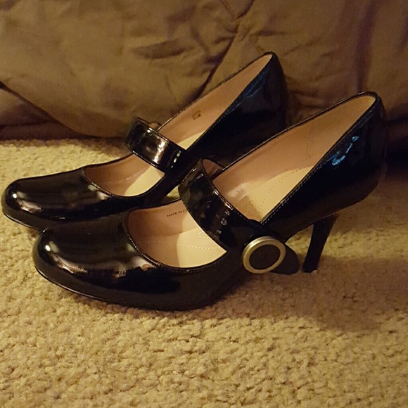 Tahari MaryJane Pumps