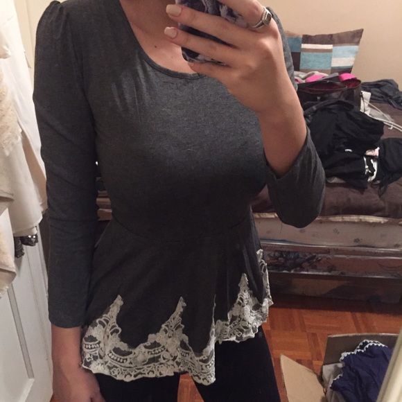 SOLD Lacework Peplum Top 🎀 - Picture 2 of 3