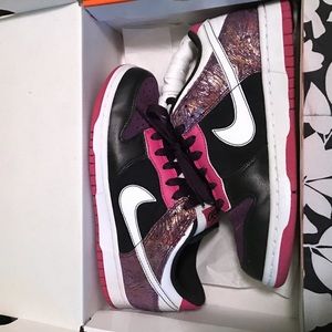 Wmns Nike Dunks Low 6.0 Size 8.5