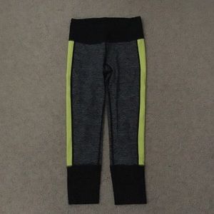 Victoria's Secret crop leggings size small